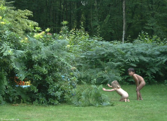 Children playing - Gated community near Paris